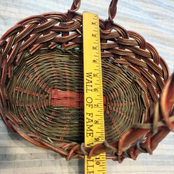 Christmas Red and Green Vintage Rustic Farmhouse Large Wicker Basket with Handle - Picture 6 of 7